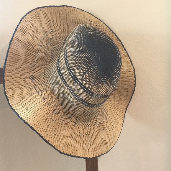Straw Hat - Picture 2 of 4
